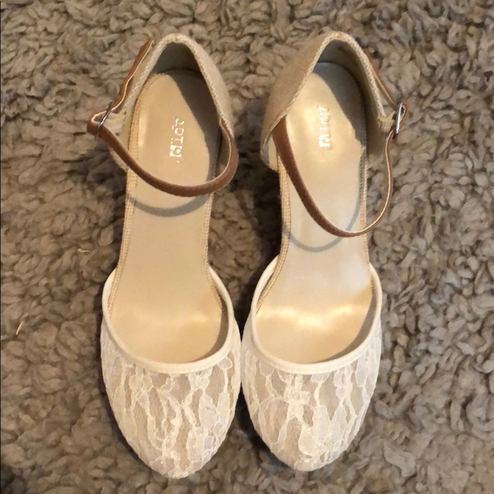 White lace toe wedges